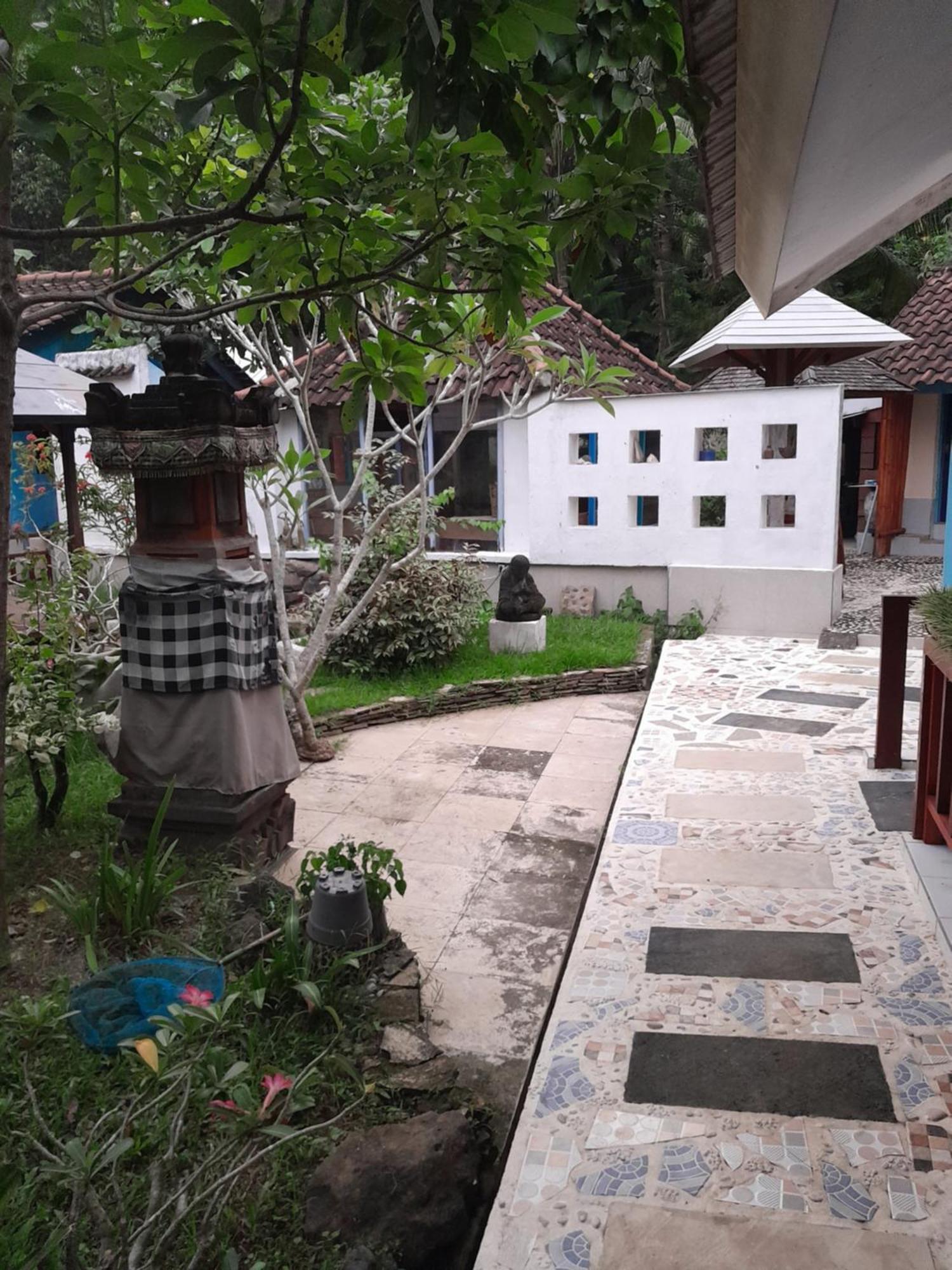 La Casa Homestay Senggigi Exterior photo
