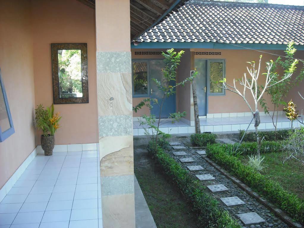 La Casa Homestay Senggigi Exterior photo