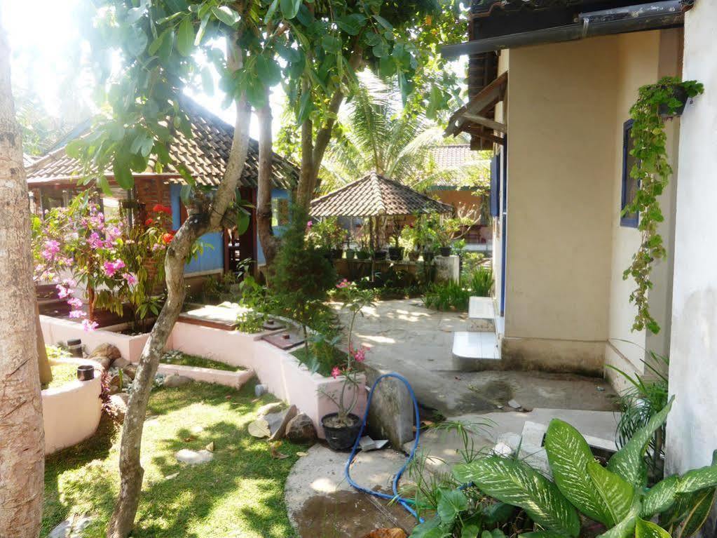 La Casa Homestay Senggigi Exterior photo