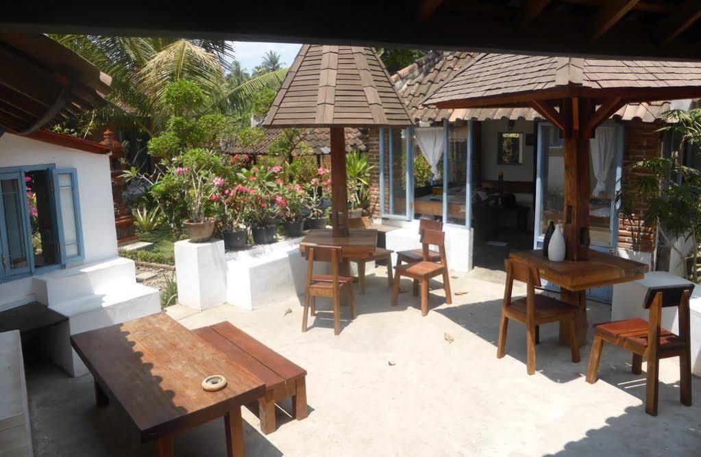 La Casa Homestay Senggigi Exterior photo