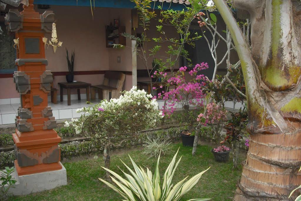 La Casa Homestay Senggigi Exterior photo