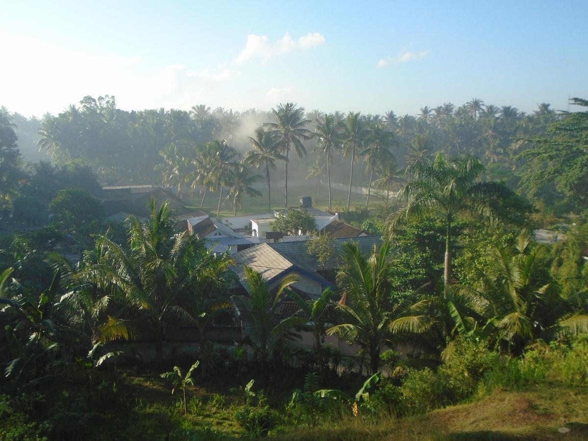 La Casa Homestay Senggigi Exterior photo