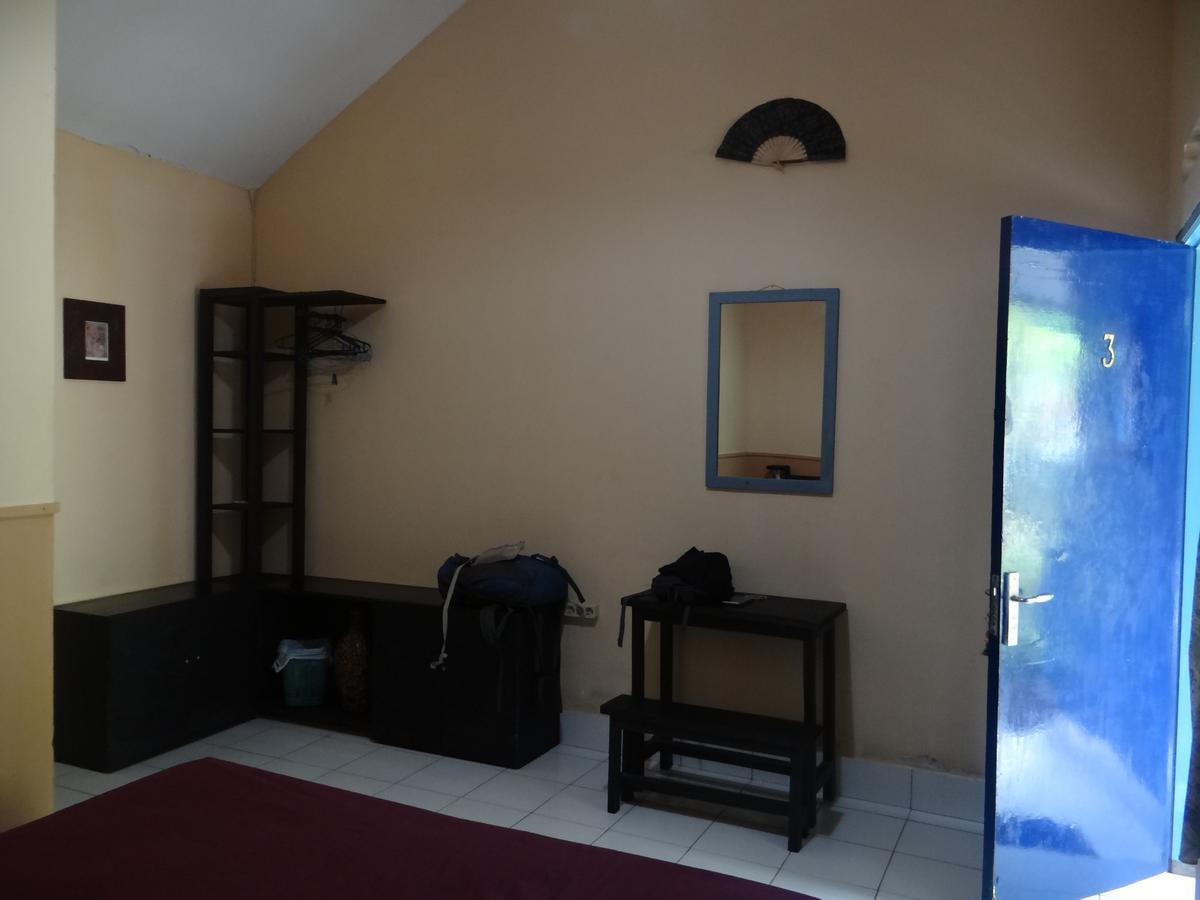 La Casa Homestay Senggigi Exterior photo