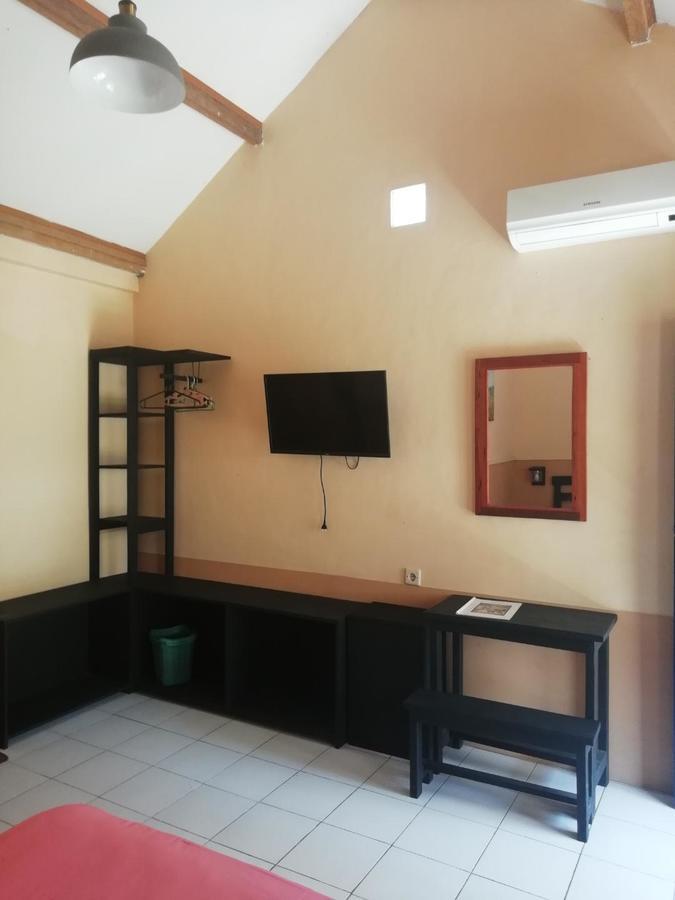 La Casa Homestay Senggigi Exterior photo