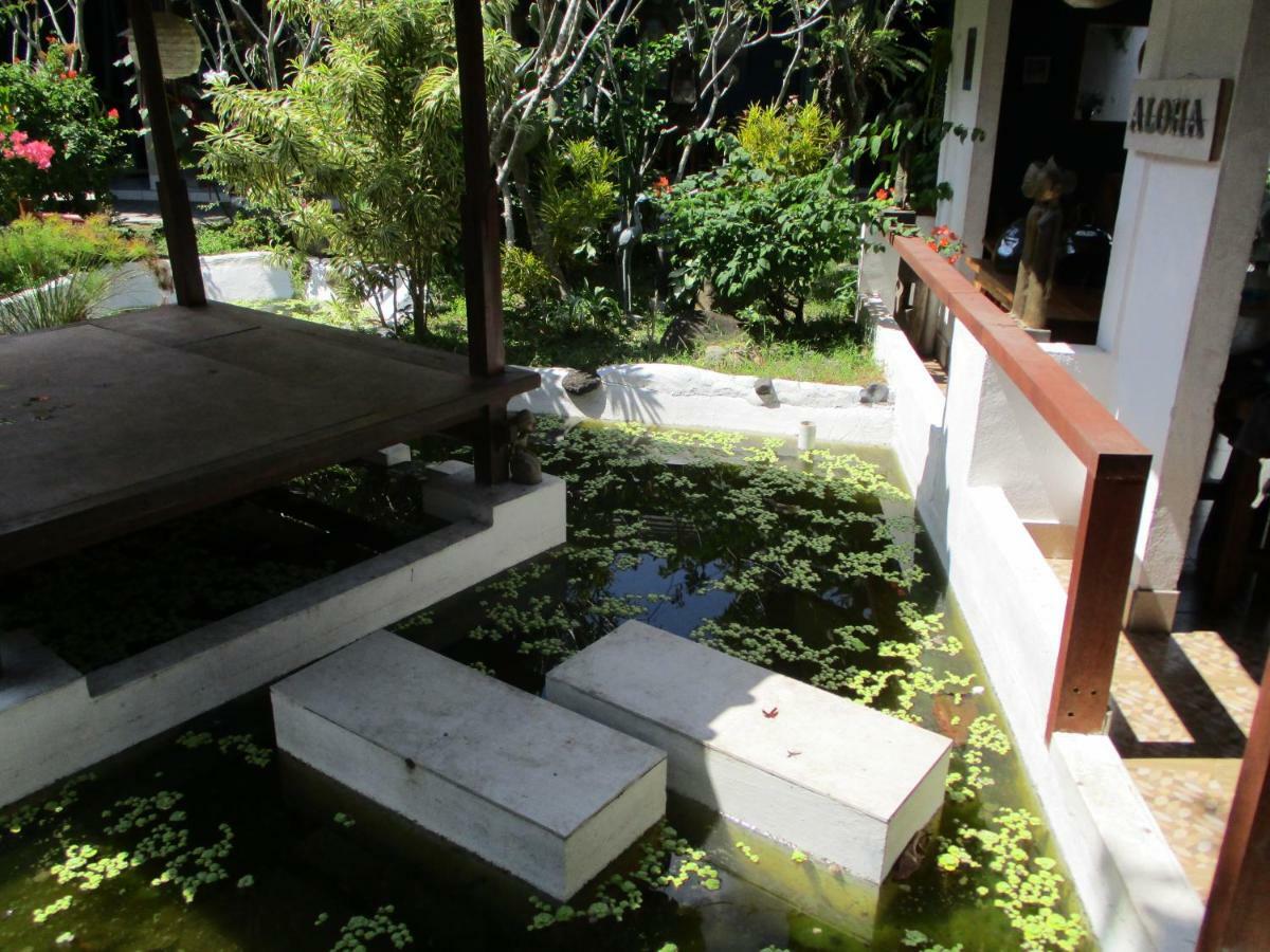 La Casa Homestay Senggigi Exterior photo