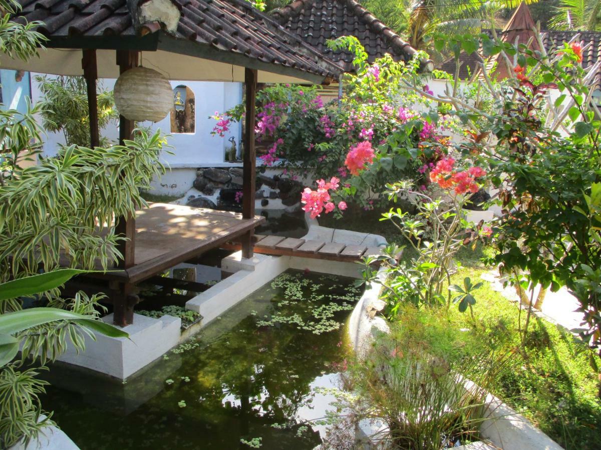La Casa Homestay Senggigi Exterior photo