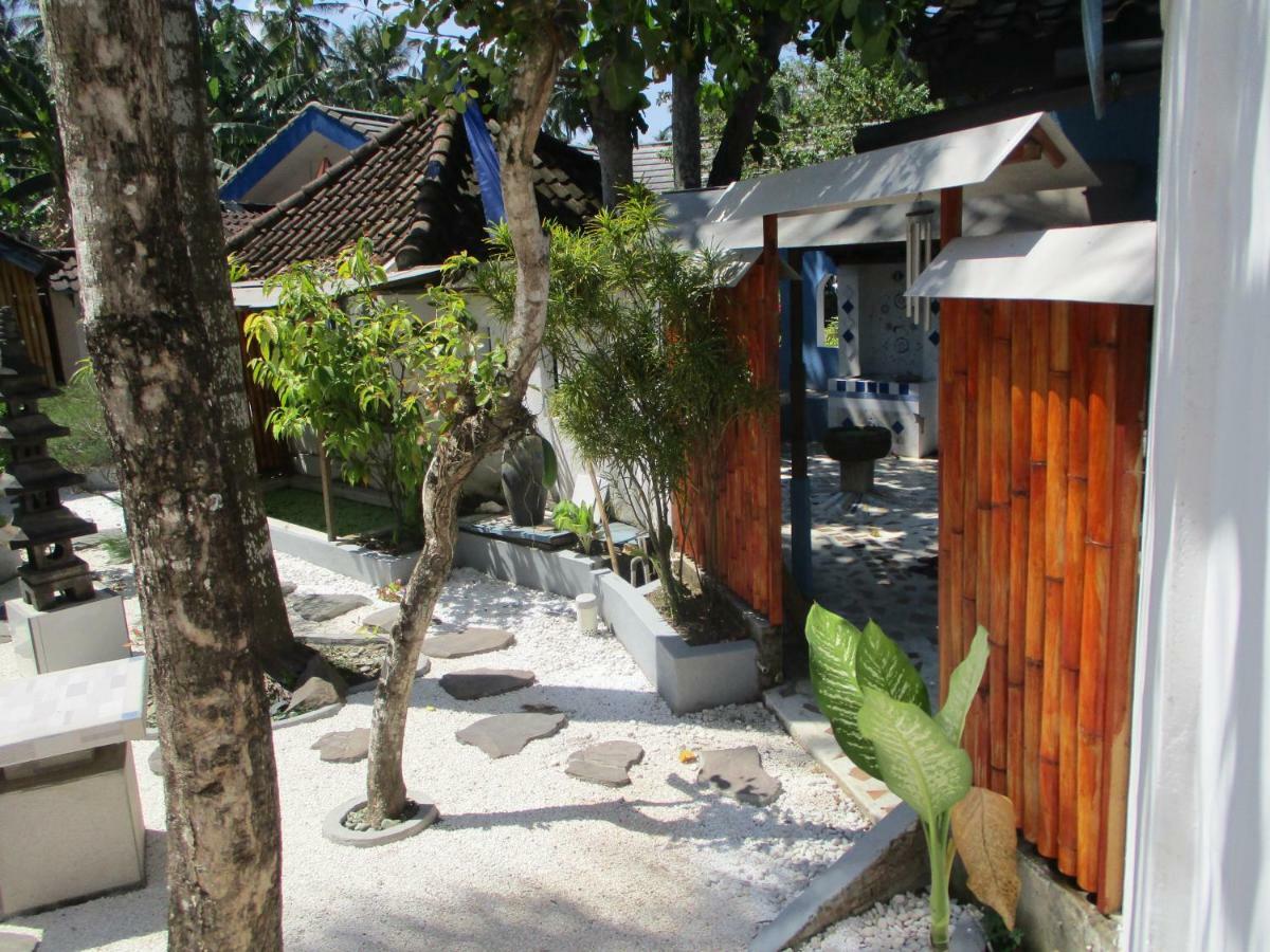 La Casa Homestay Senggigi Exterior photo