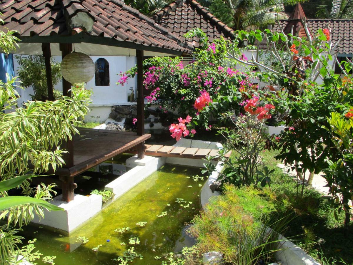 La Casa Homestay Senggigi Exterior photo
